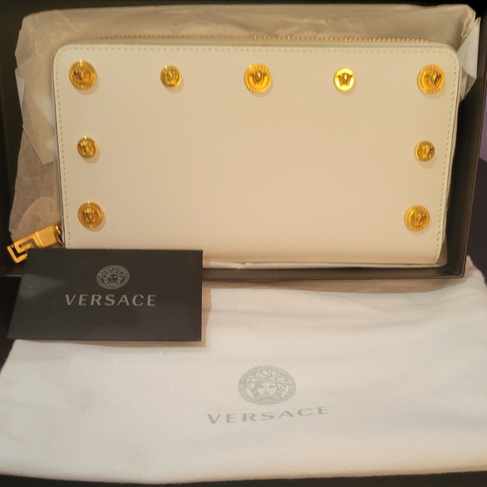 New with box Versace Tribute Eggshell White Zipper Wallet
